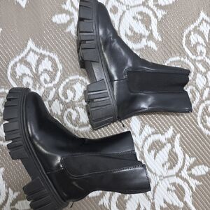 Black Chunky Chelsea Boots